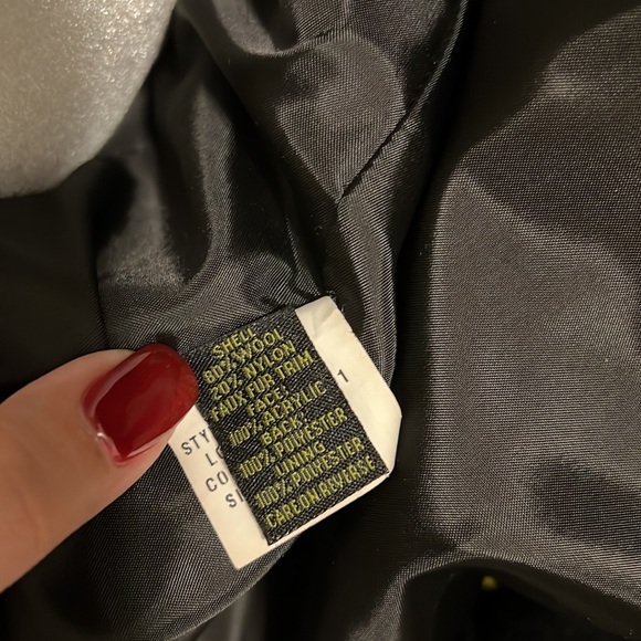 Nicole Miller Jacket with removal fur collar - Picture 5 of 7